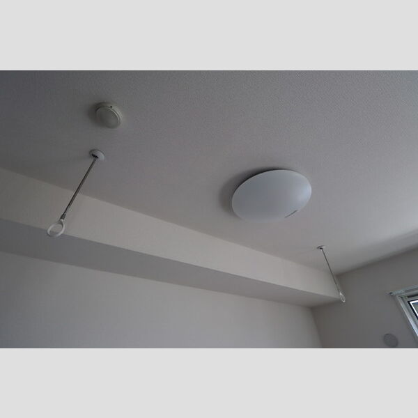 ロイヤルクレスト六号館303号室 室内物干し、照明