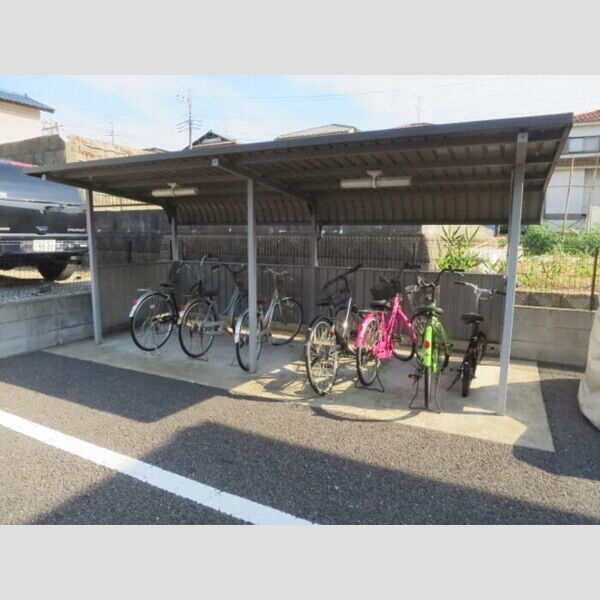 エピナールラフィネ 駐輪場