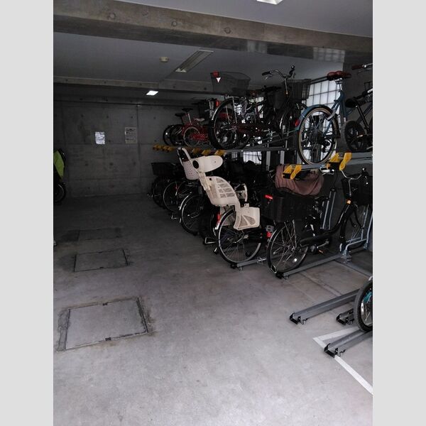 カスタリア若林公園 駐輪場