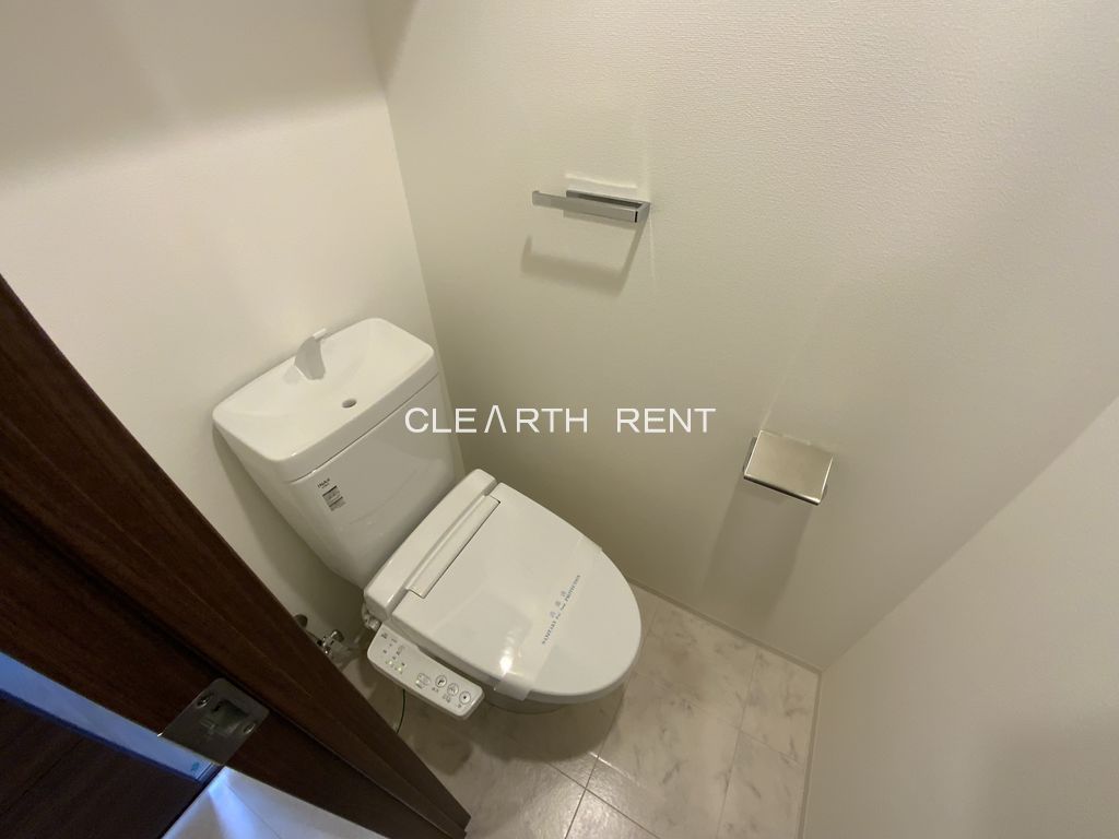 コンシェリア大塚 ＣＲＯＳＳＩＡ8階 清潔感あるシャワー付きトイレ