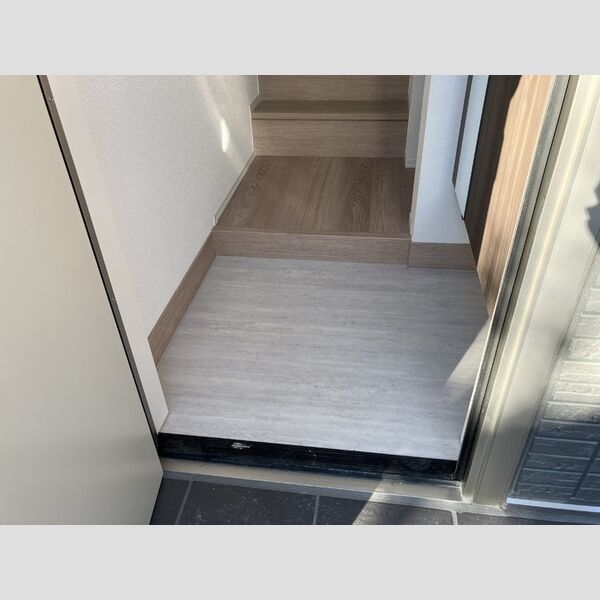 グランツ久米川 玄関