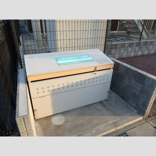 clochett et soleil (クロシェット エト ソレイユ)　 ゴミストッカー