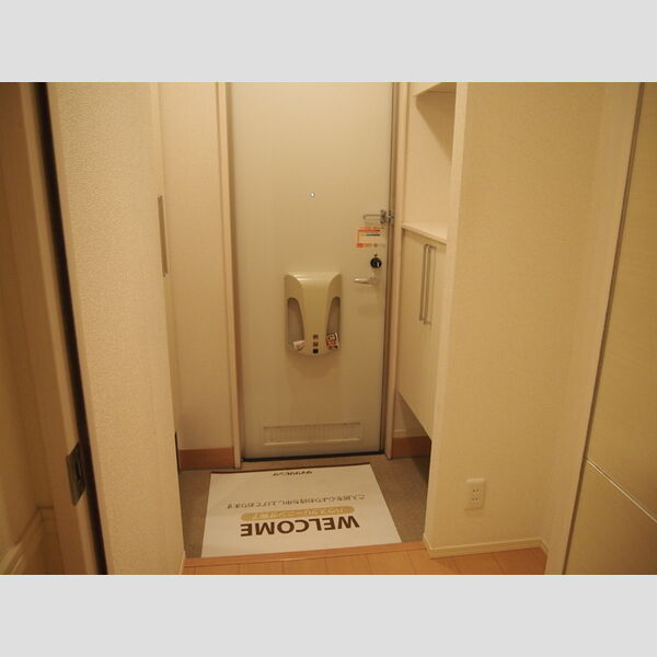 ステラ　B102号室 玄関