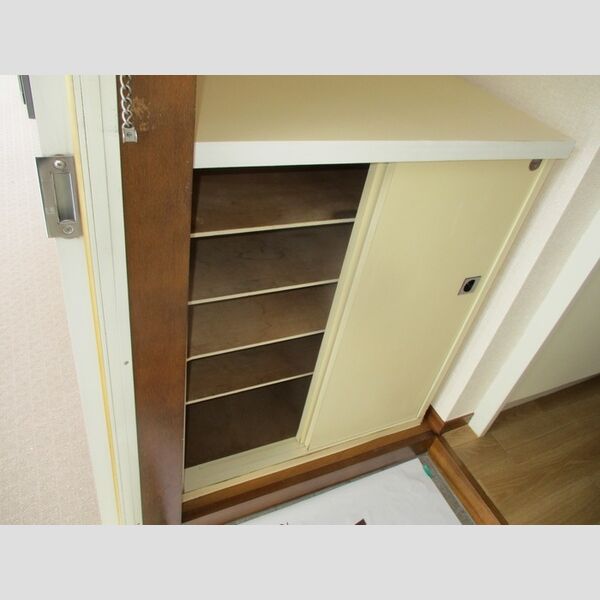 シンフォニーガーデン202号室 シューズボックス