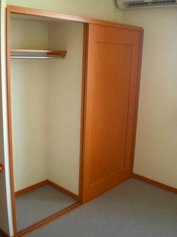 レオパレス殿山 内観