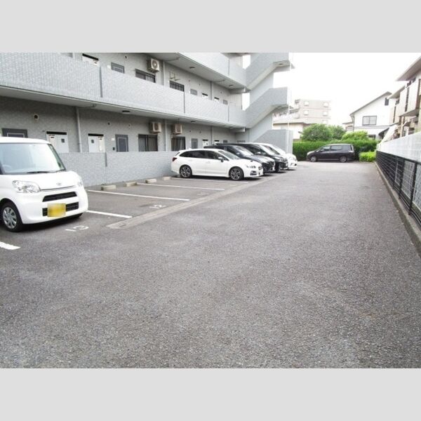 ルネスグリシーヌ 駐車場