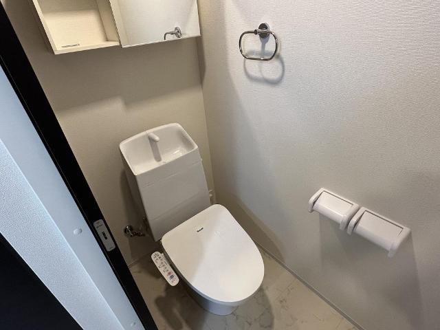 レオン106号室 シャワー付トイレ