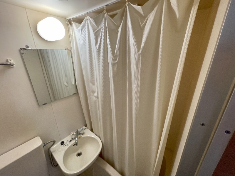 CSEハイツ南林間 カーテン付きでさらに清潔に保てます