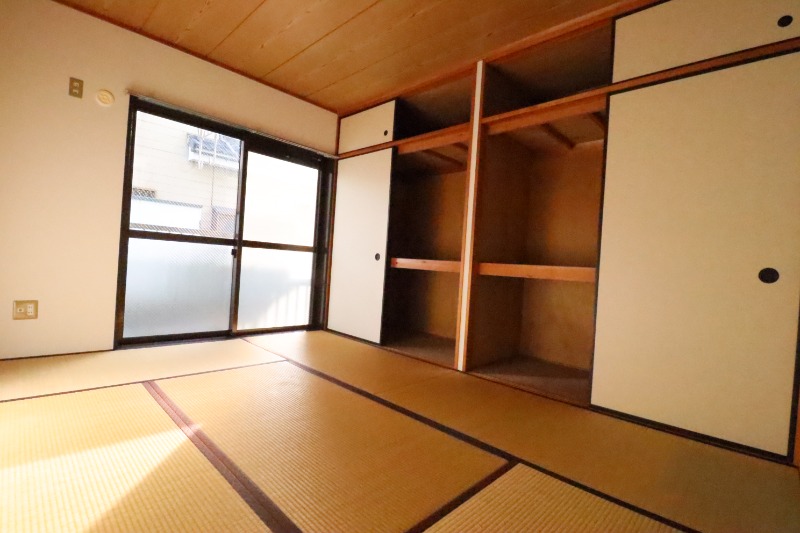 ルーチェ　三ッ藤1階 和室収納！天袋付！