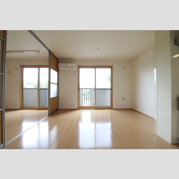 フローラ106号室 リビング