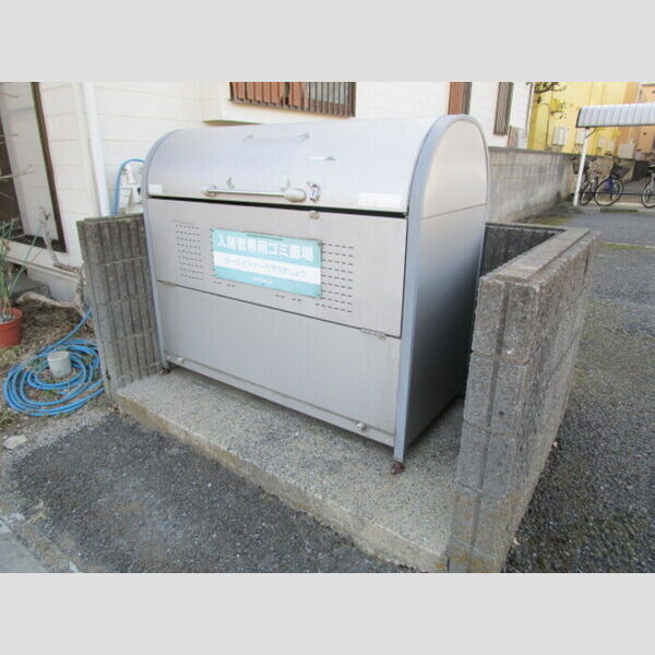 レクエール102号室 入居者様専用ゴミストッカー