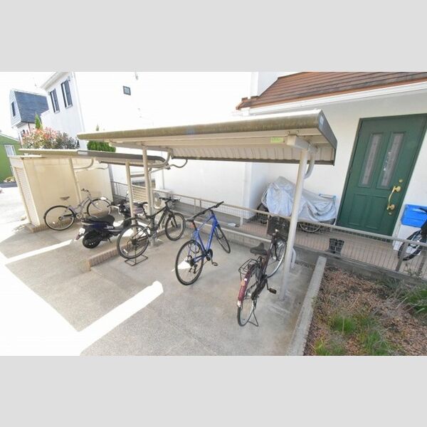 カーサリヴェールⅡ201号室 駐輪場