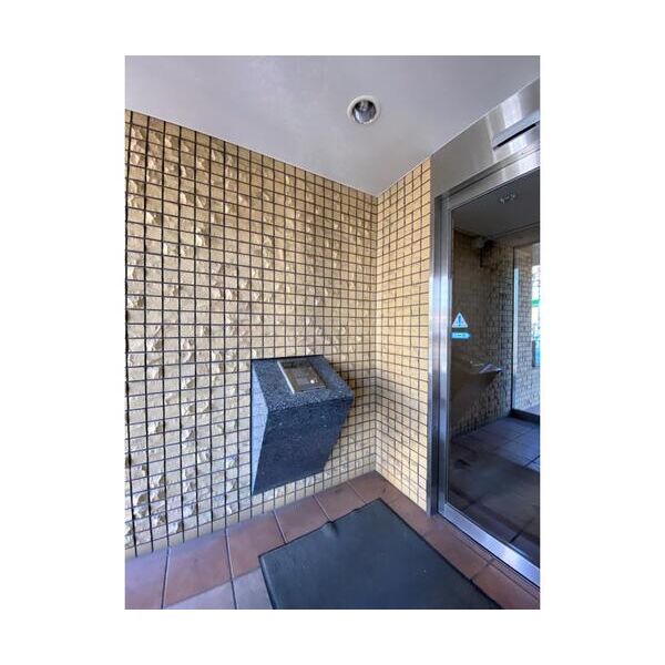 サン・クレスト702号室 エントランス