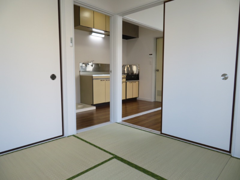 清水ヶ丘ハイツ2階 内観