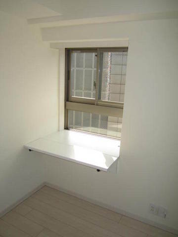 ガーラ・グランディ横濱桜木町6階 出窓はPCカウンター付き！