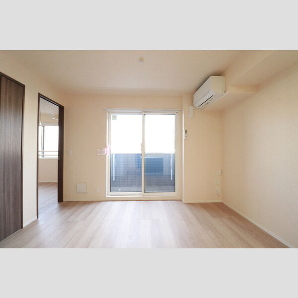 シェーンブルーメ横浜305号室 リビング