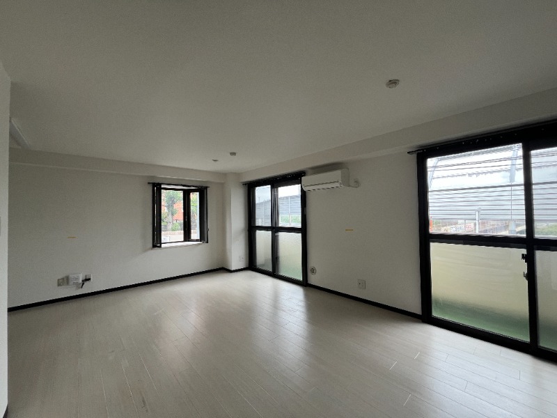 ヒルズヴァンベールD棟1階 リビング