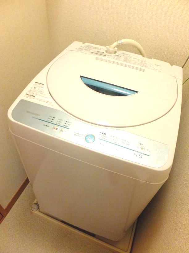 レオパレスプラムキャッスル204号室 全自動洗濯機