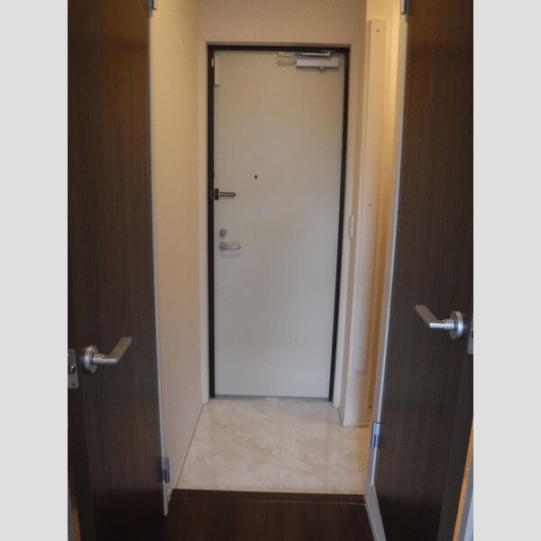 ラテル306号室 玄関