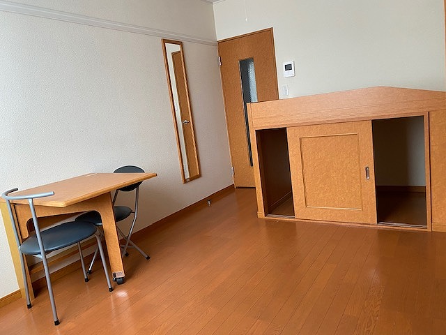 レオパレス西ノ前 寝室