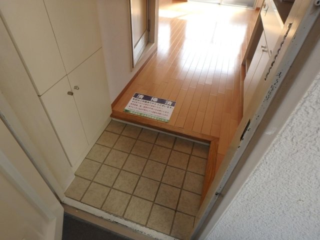 ニコーハイム北千住 玄関