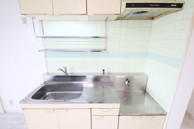 フィオリーシェ大宮302号室 キッチン