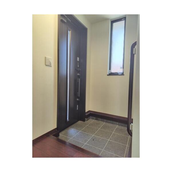 市川市八幡6丁目戸建 玄関