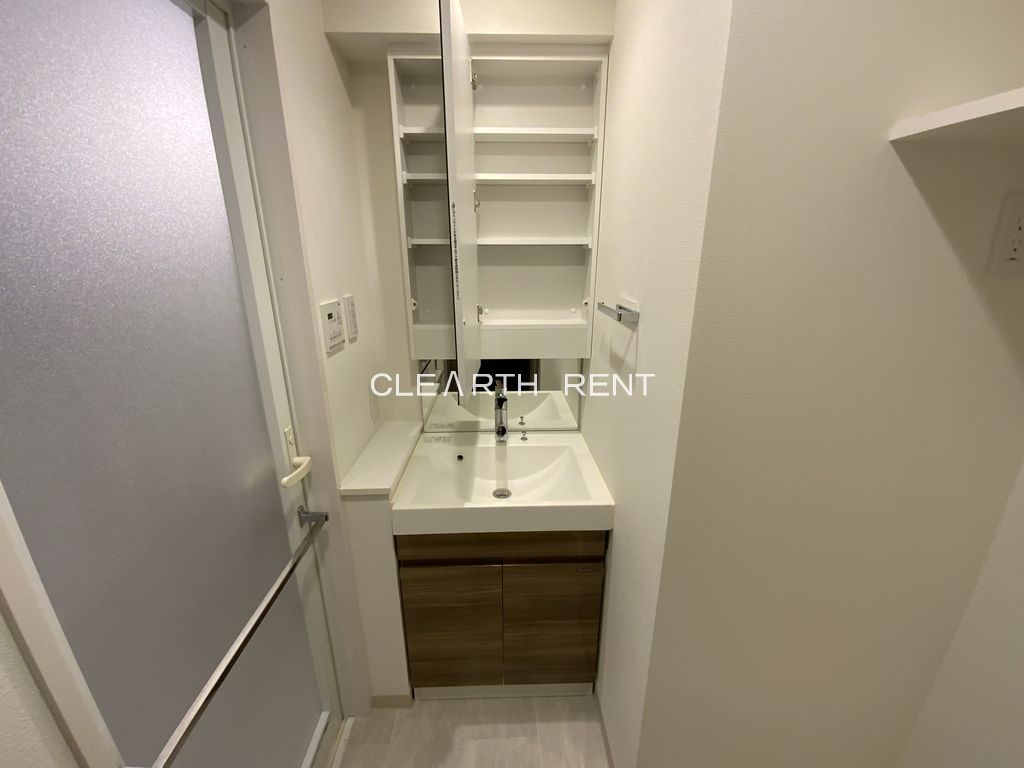 コンシェリア大塚 ＣＲＯＳＳＩＡ ☆キャビネット付き二面鏡洗面化粧台