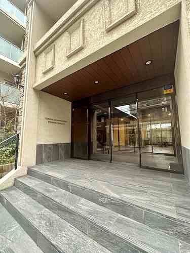 ヴェレーナ赤羽志茂プレミアテラス エントランス　※２０２５年１２月の写真