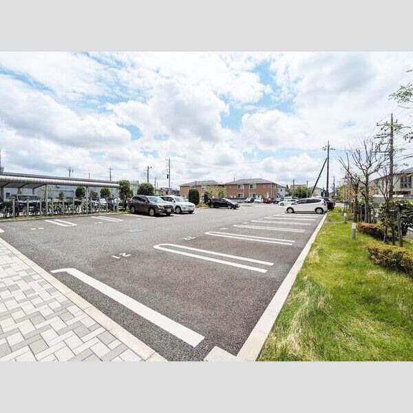 グランチェスタ201号室 駐車場