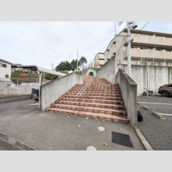 スプリングフォレスト　A エントランス