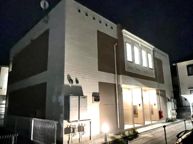アルモ 外観写真（夜）