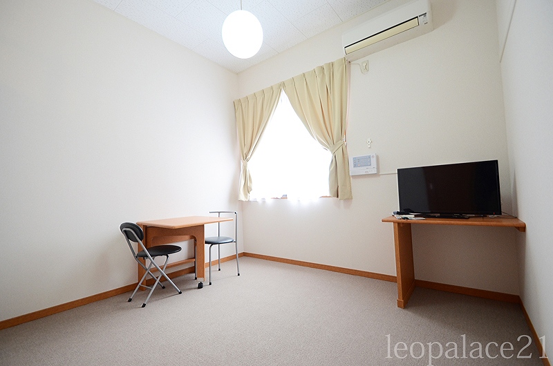 レオパレスリブェール204号室 リビング