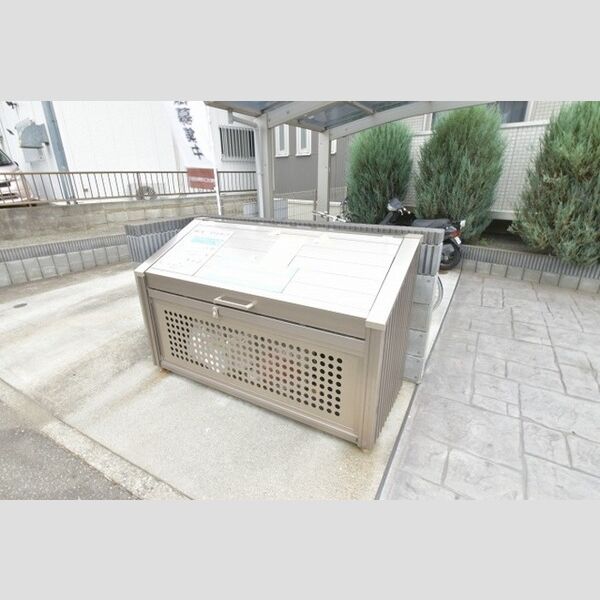 ヴィラ・オルフェーヴル ダストボックス