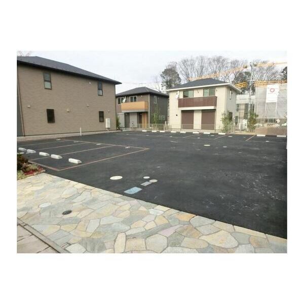 グランディールカシワタナカ　E棟 駐車場