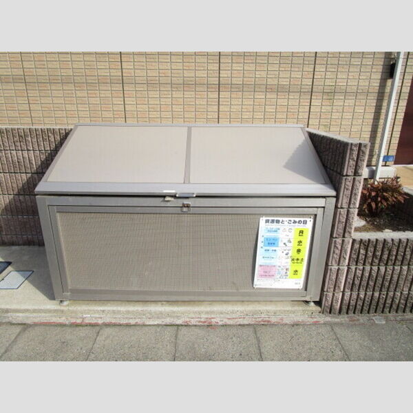 クラウン妙典 入居者専用ゴミストッカー
