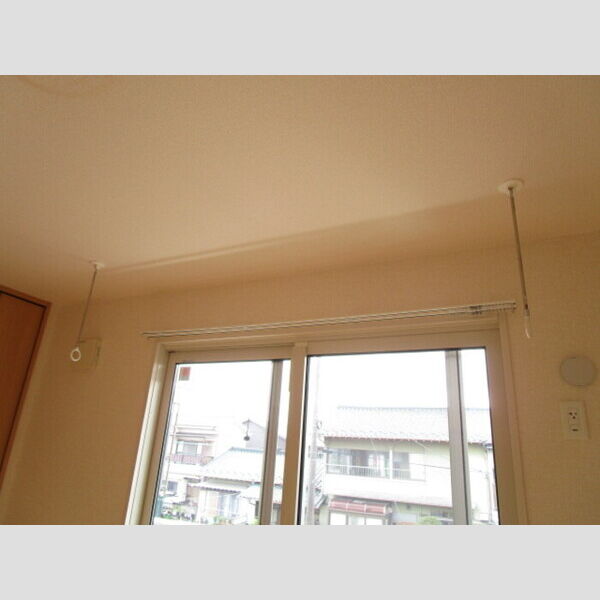 メゾン　ド　SATOMI　A棟101号室 室内物干し