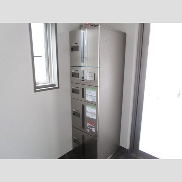 ラグーン舞浜e4号室 宅配ボックス