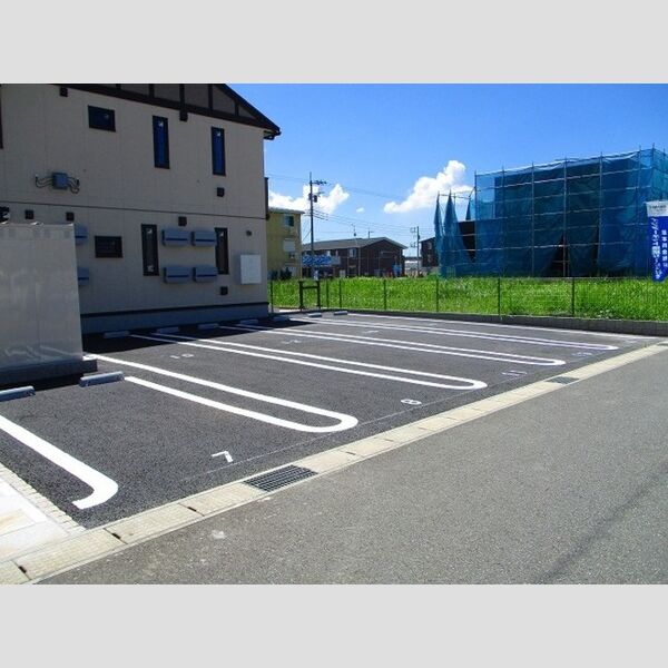 MKハイム 駐車場