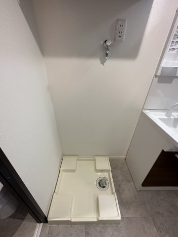 ベイルーム本厚木旭町302号室 室内洗濯機置場の上には棚があります！