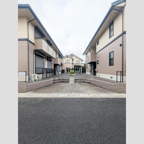 ウィスタリア　A エントランス