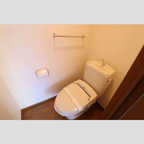 リヴェール上柴105号室 トイレ(温水洗浄暖房便座)