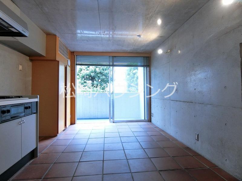 TRINITE Rouge リビング