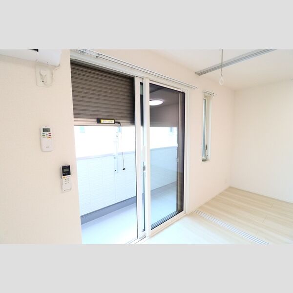 Eclat西大宮/Embellir西大宮　Eclat西大宮 シャッター(LDK10.7帖)バルコニー側