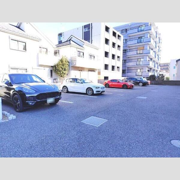 ラ・プランタン北野203号室 駐車場