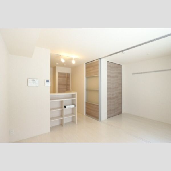 ラ・セゾンクレール リビングから洋室