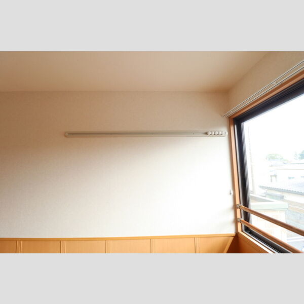 SAKURA Garden　B202号室 南側洋室　ハングバー