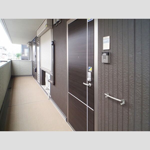 アピーズ302号室 玄関通路