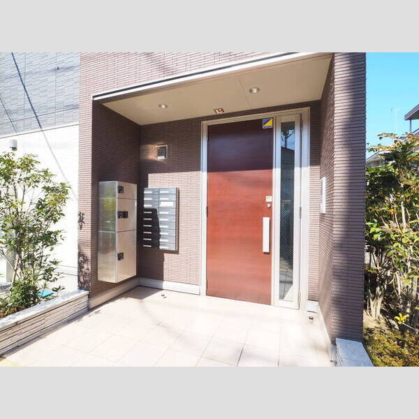 East GARDEN 綱島 エントランス(オートロック・集合ポスト・宅配ボックス)