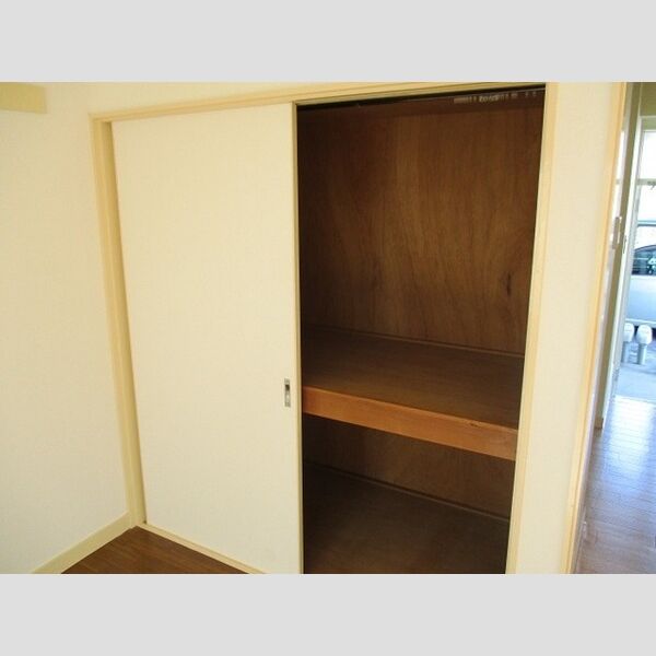 グリーンウッドハイツB101号室 収納